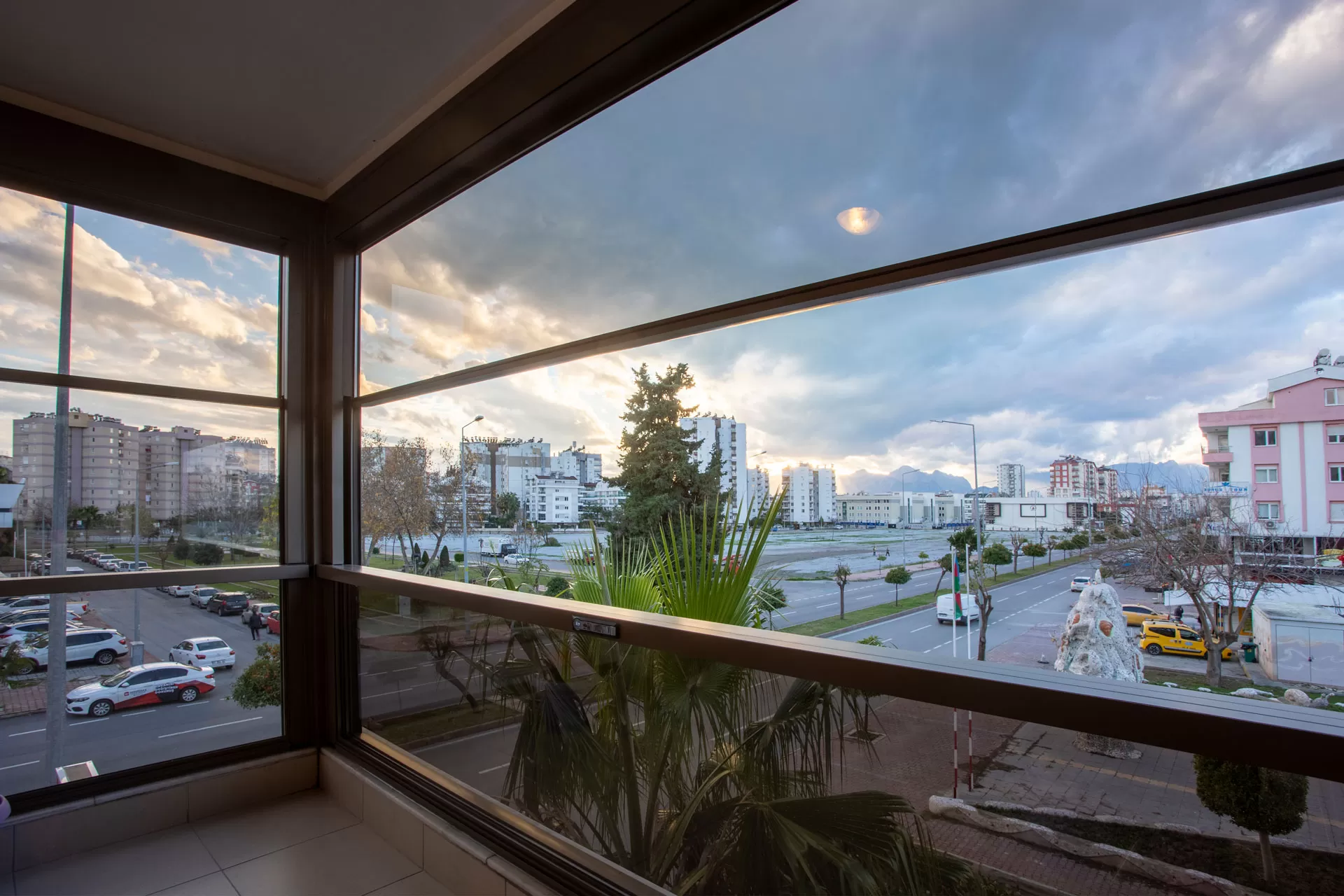 Üst Düzey Isı Yalıtımı ve Sessiz Mekanizma